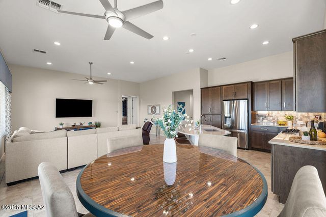 1803 N Bayshore Drive, Green Valley, AZ 85614