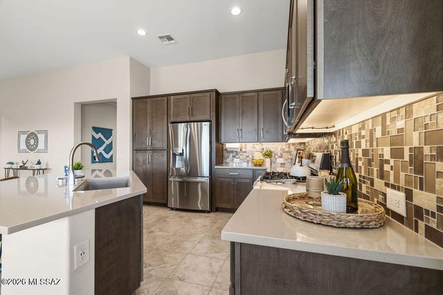 1803 N Bayshore Drive, Green Valley, AZ 85614