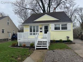 285 W Maple Road, Clawson, MI 48017
