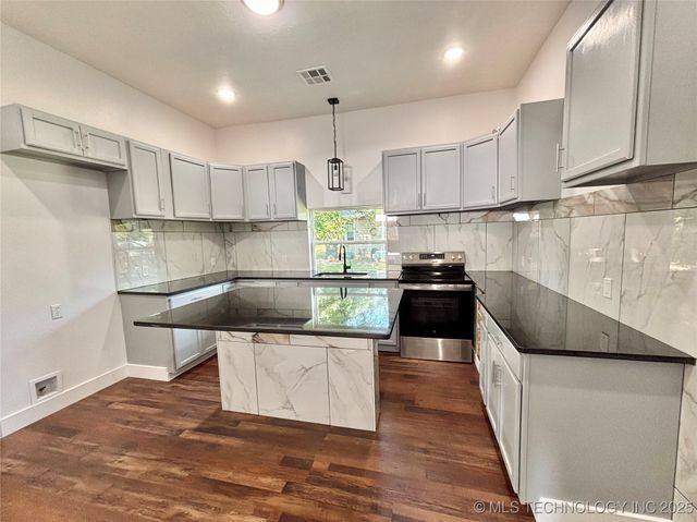 609 N C Street, Mcalester, OK 74501