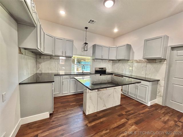 609 N C Street, Mcalester, OK 74501