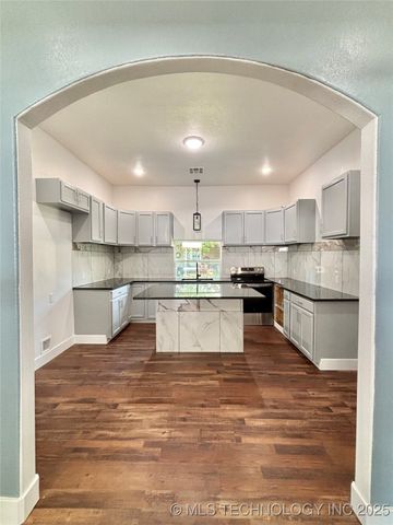 609 N C Street, Mcalester, OK 74501