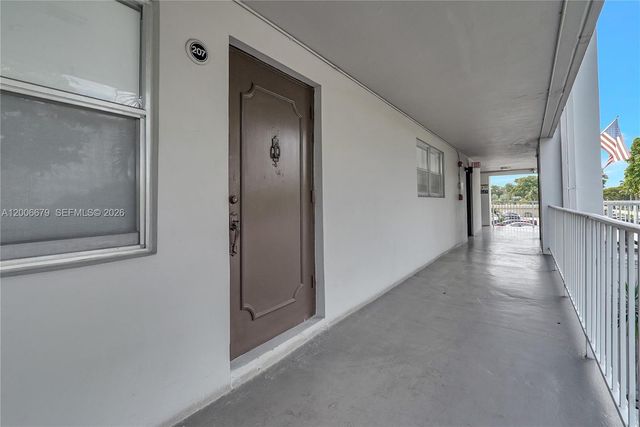 4800 Hillcrest Ln 207 207, Hollywood, FL 33021