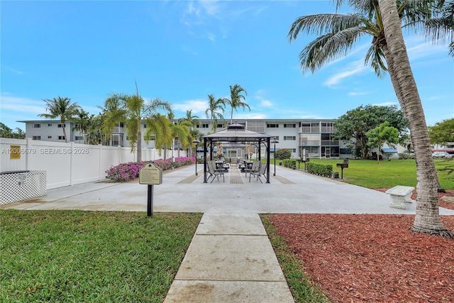 4800 Hillcrest Ln 207 207, Hollywood, FL 33021