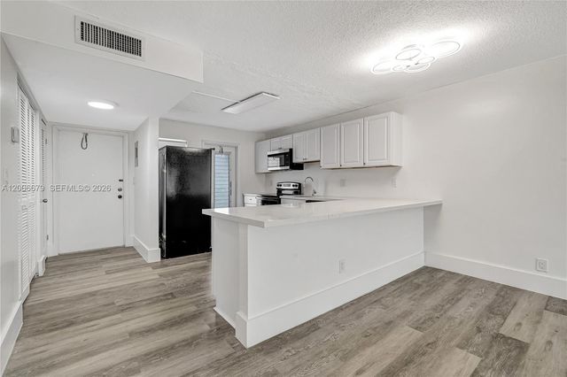 4800 Hillcrest Ln 207 207, Hollywood, FL 33021