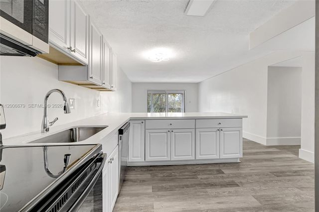 4800 Hillcrest Ln 207 207, Hollywood, FL 33021