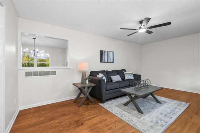 1605 SE M AA Highway, Blue Springs, MO 64014