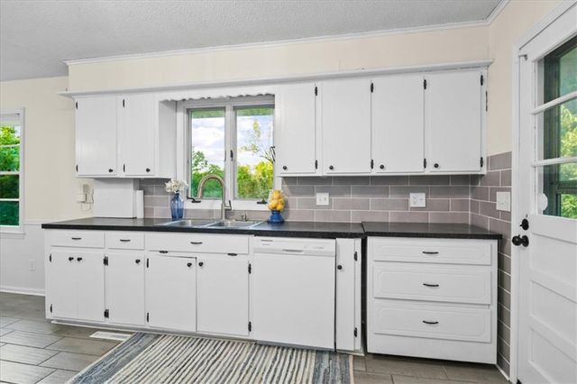 1605 SE M AA Highway, Blue Springs, MO 64014