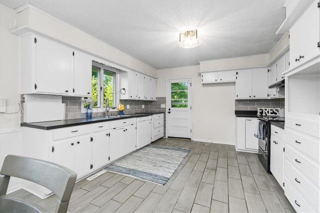 1605 SE M AA Highway, Blue Springs, MO 64014