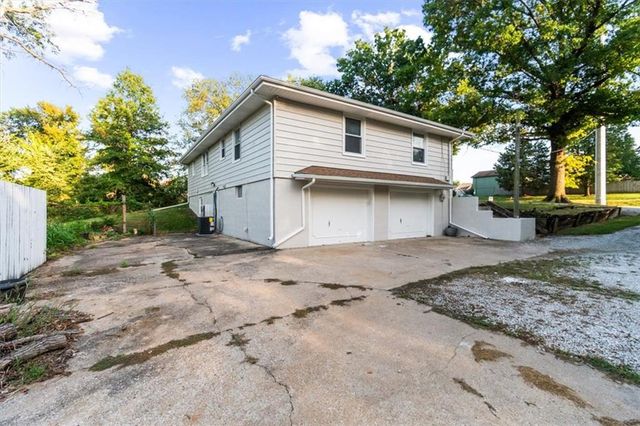 1605 SE M AA Highway, Blue Springs, MO 64014