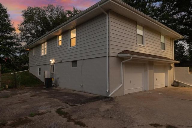1605 SE M AA Highway, Blue Springs, MO 64014