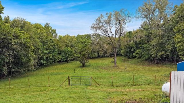 1605 SE M AA Highway, Blue Springs, MO 64014