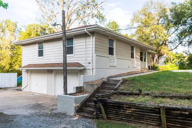 1605 SE M AA Highway, Blue Springs, MO 64014