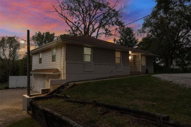1605 SE M AA Highway, Blue Springs, MO 64014
