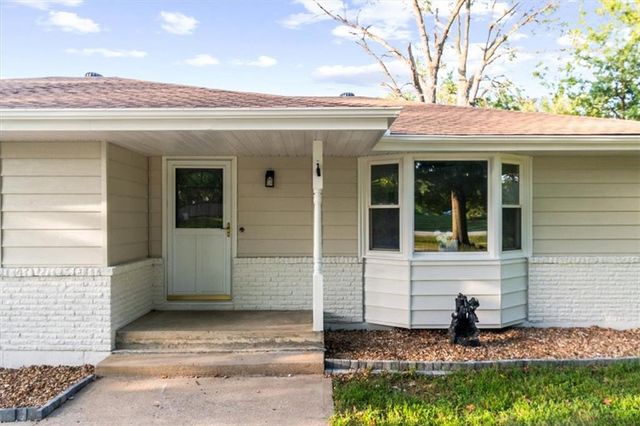 1605 SE M AA Highway, Blue Springs, MO 64014