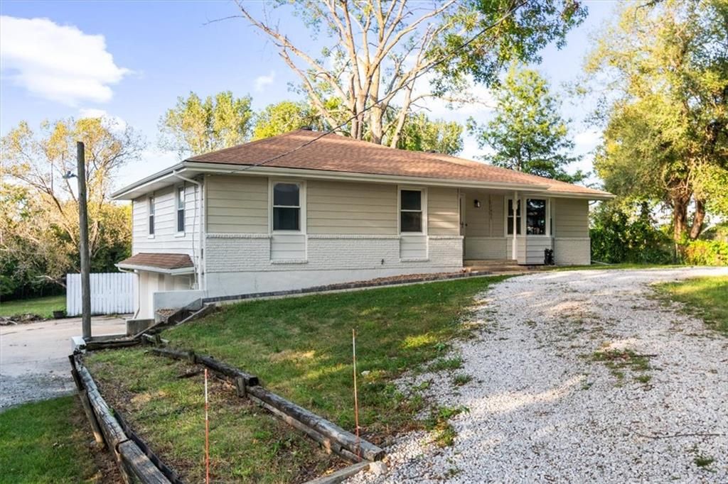 1605 SE M AA Highway, Blue Springs, MO 64014