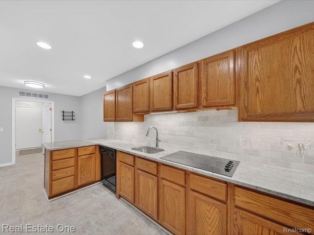 21338 Mulberry Court 52, Farmington Hills, MI 48336