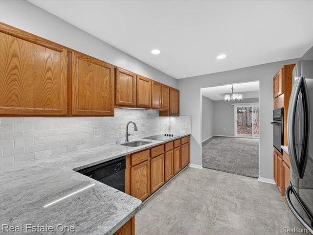 21338 Mulberry Court 52, Farmington Hills, MI 48336