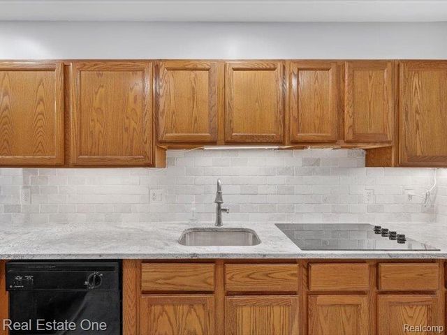 21338 Mulberry Court 52, Farmington Hills, MI 48336