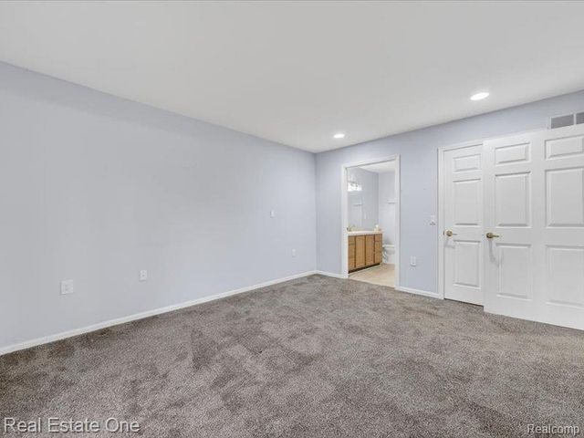 21338 Mulberry Court 52, Farmington Hills, MI 48336