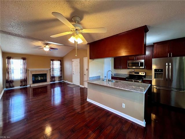 408 Sea Pointe Ct Apt 201, Virginia Beach, VA 23451