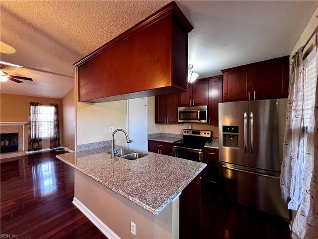 408 Sea Pointe Ct Apt 201, Virginia Beach, VA 23451