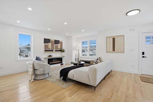 44 Lakeview Terrace, Waltham, MA 02451