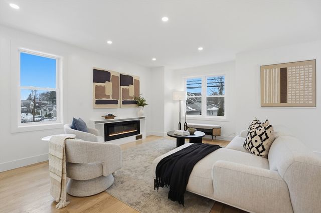 44 Lakeview Terrace, Waltham, MA 02451