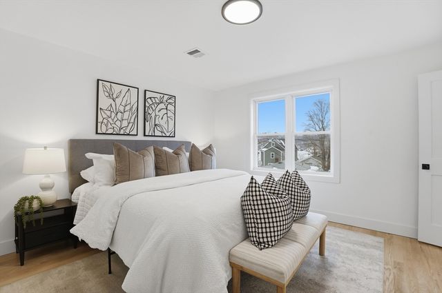 44 Lakeview Terrace, Waltham, MA 02451