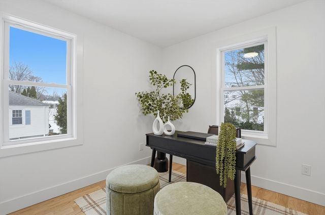 44 Lakeview Terrace, Waltham, MA 02451