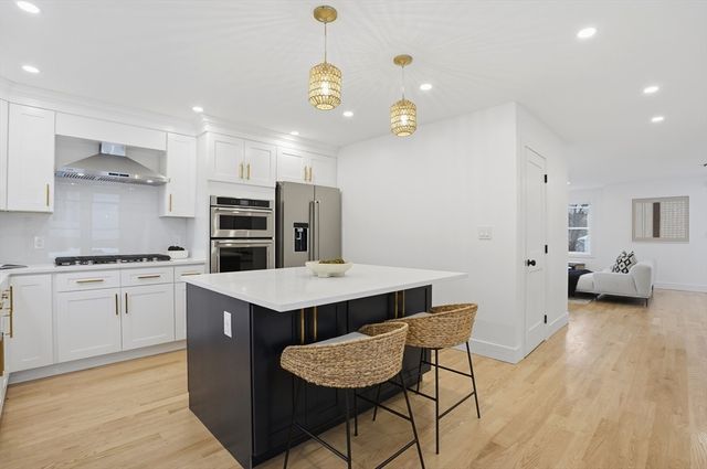 44 Lakeview Terrace, Waltham, MA 02451