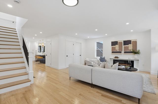 44 Lakeview Terrace, Waltham, MA 02451