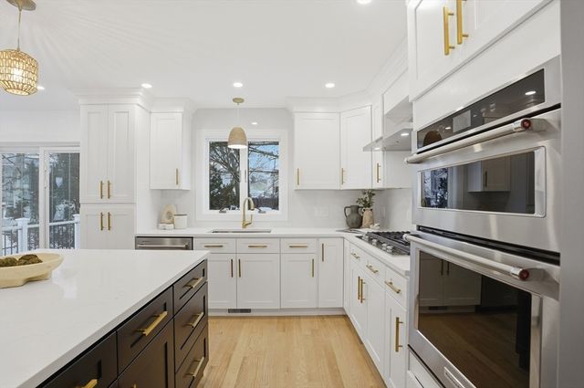 44 Lakeview Terrace, Waltham, MA 02451