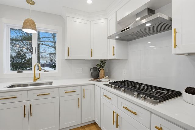 44 Lakeview Terrace, Waltham, MA 02451