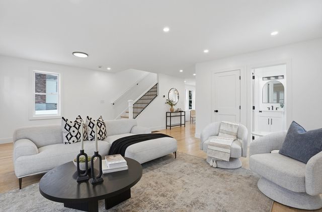 44 Lakeview Terrace, Waltham, MA 02451