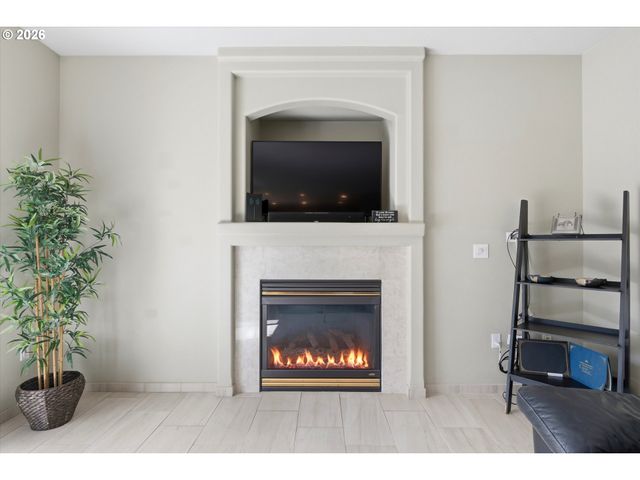 2022 Ne BLUE HERON Dr, Portland, OR 97211