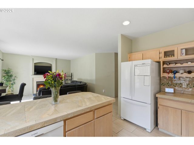 2022 Ne BLUE HERON Dr, Portland, OR 97211