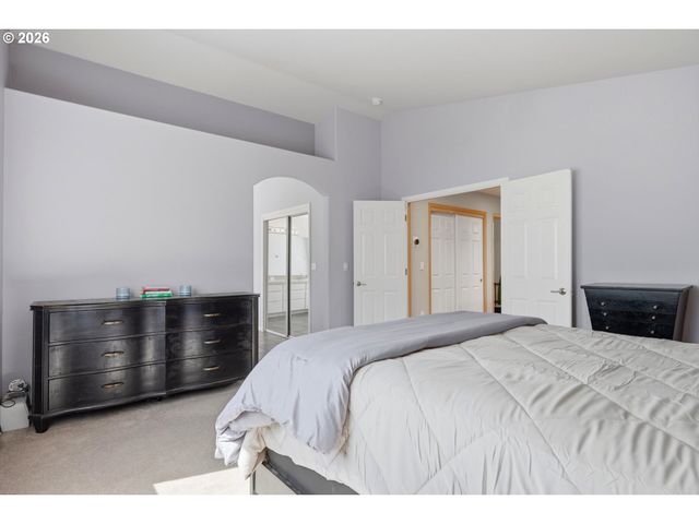 2022 Ne BLUE HERON Dr, Portland, OR 97211