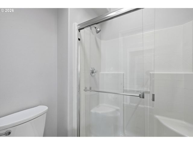 2022 Ne BLUE HERON Dr, Portland, OR 97211