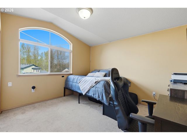 2022 Ne BLUE HERON Dr, Portland, OR 97211