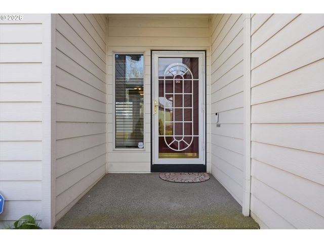 2022 Ne BLUE HERON Dr, Portland, OR 97211