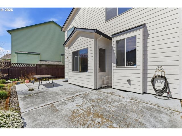 2022 Ne BLUE HERON Dr, Portland, OR 97211