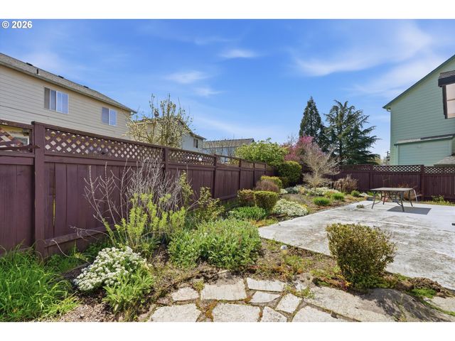2022 Ne BLUE HERON Dr, Portland, OR 97211