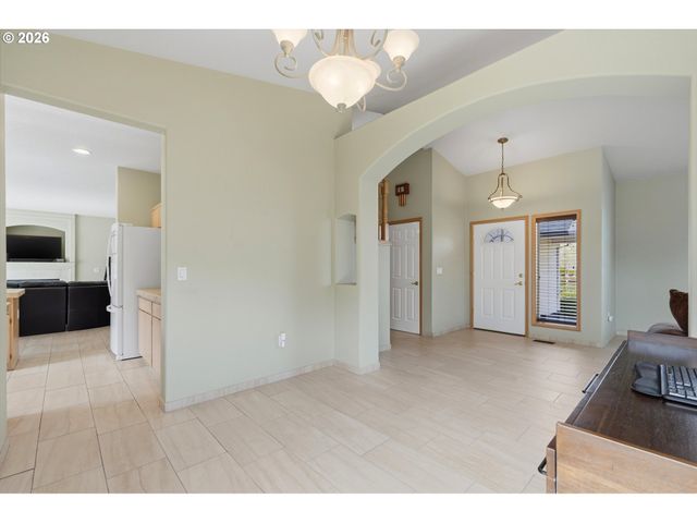 2022 Ne BLUE HERON Dr, Portland, OR 97211