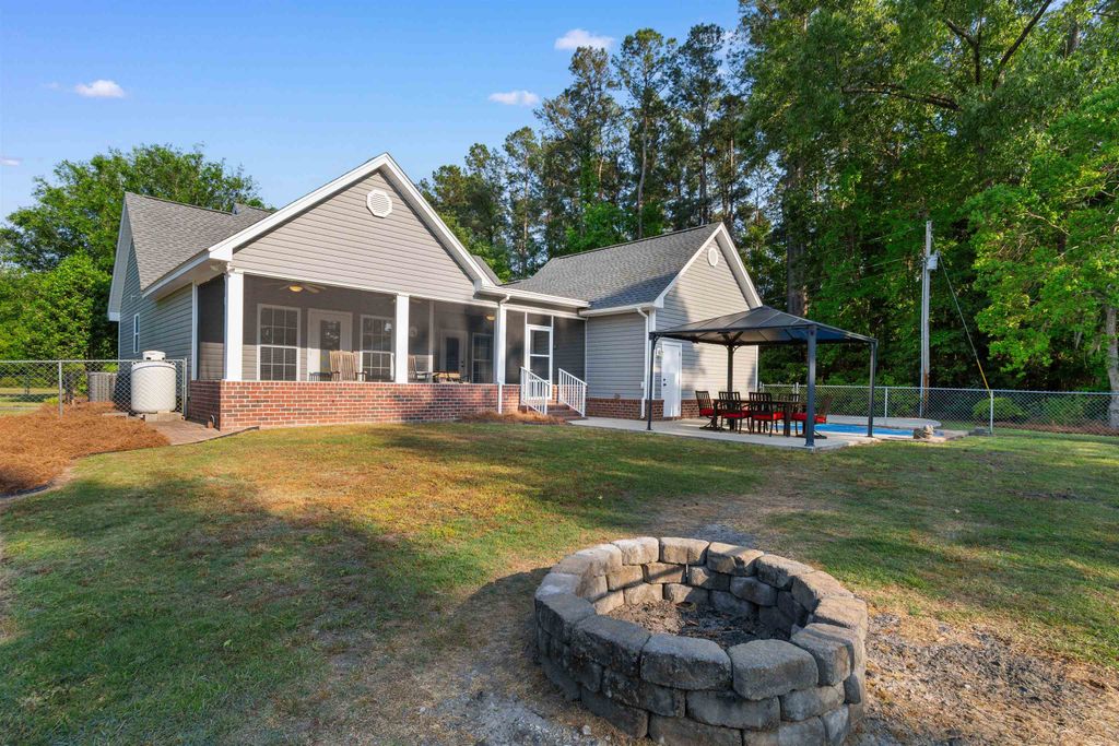 1884 Clarence Dr., Andrews, SC 29510
