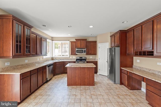 2700 LOYALTY CT, Winchester, VA 22601