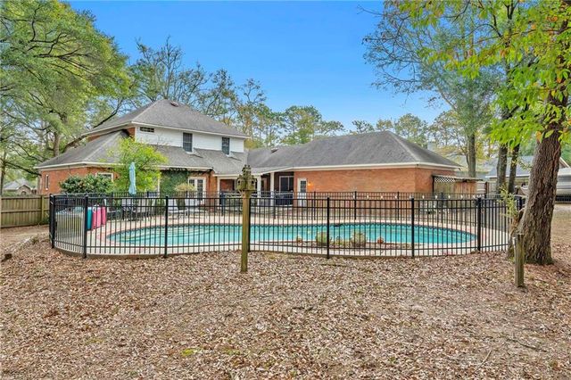 2858 Post Oak Circle, Mobile, AL 36693