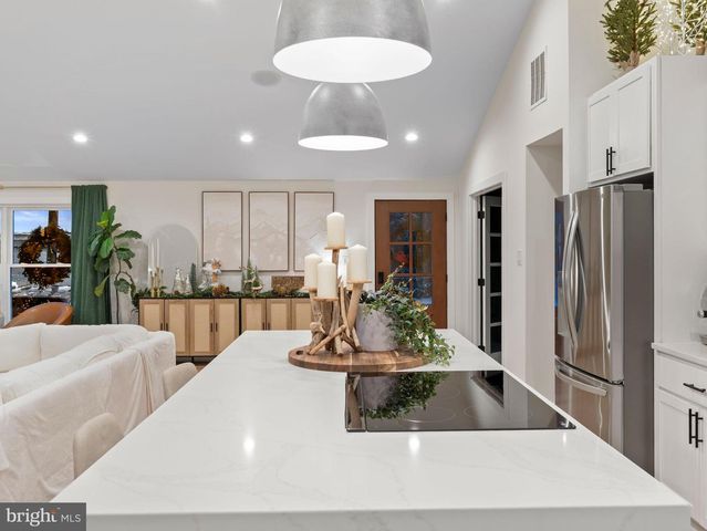 428 ROYAL BEACH RD, Pasadena, MD 21122