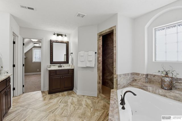 12411 Osprey Lane, Papillion, NE 68046