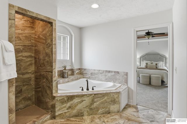 12411 Osprey Lane, Papillion, NE 68046
